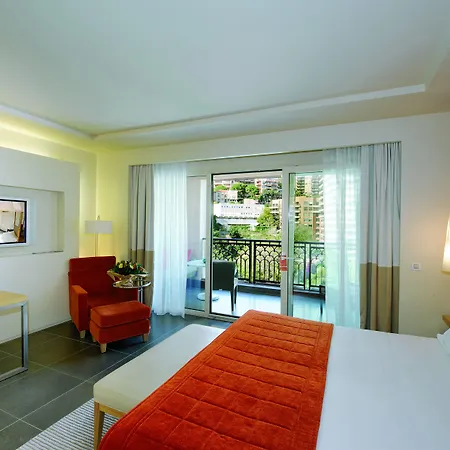 Monte-carlo Bay &