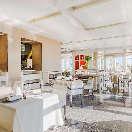 Hotel Monte-carlo Bay & 4*