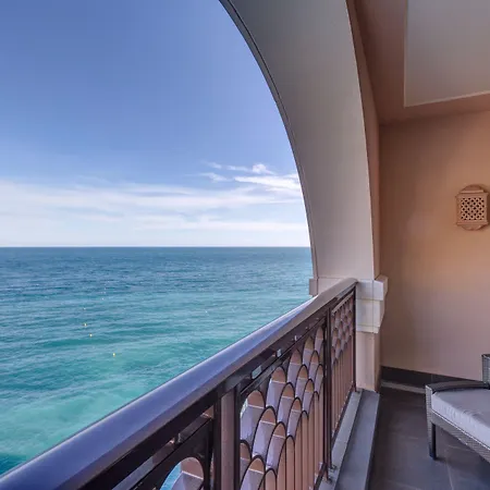 وفندق مونتي-كارلو باي