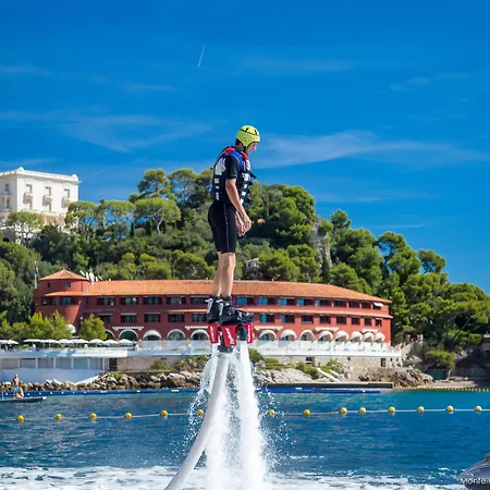 وفندق مونتي-كارلو باي