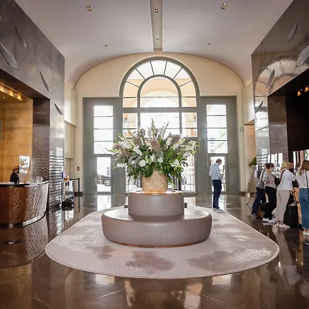 وفندق مونتي-كارلو باي 4*