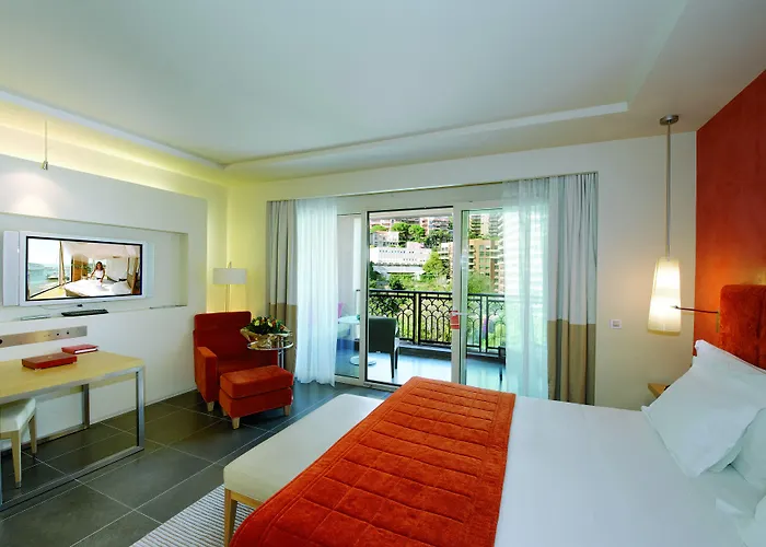 Monte-carlo Bay &
